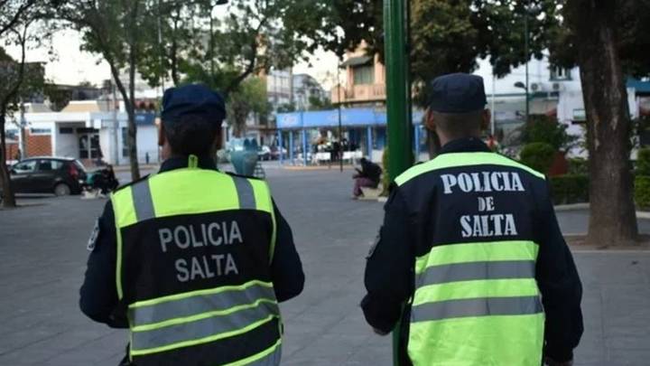 Separaron a 21 policías en Orán por presunta desaparición de dinero secuestrado