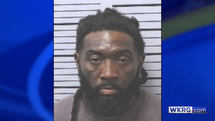Mobile robbery: Man assaulted, backpack stolen and suspect arrested, police say