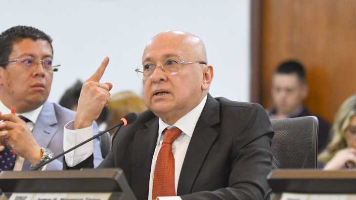Con la salida de Eduardo Montealegre del Ministerio de Justicia, ¿qué futuro le espera a la ley de sometimiento?