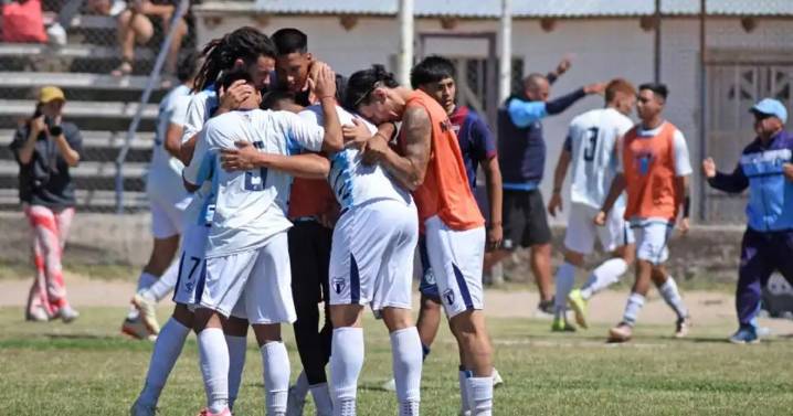 La Amistad ganó y es el único líder de la Liga Confluencia, tras el empate de Regina