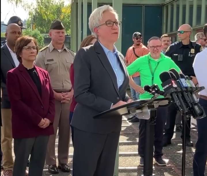 Oregon judge married to US rep recuses himself from Trump troop deployment case