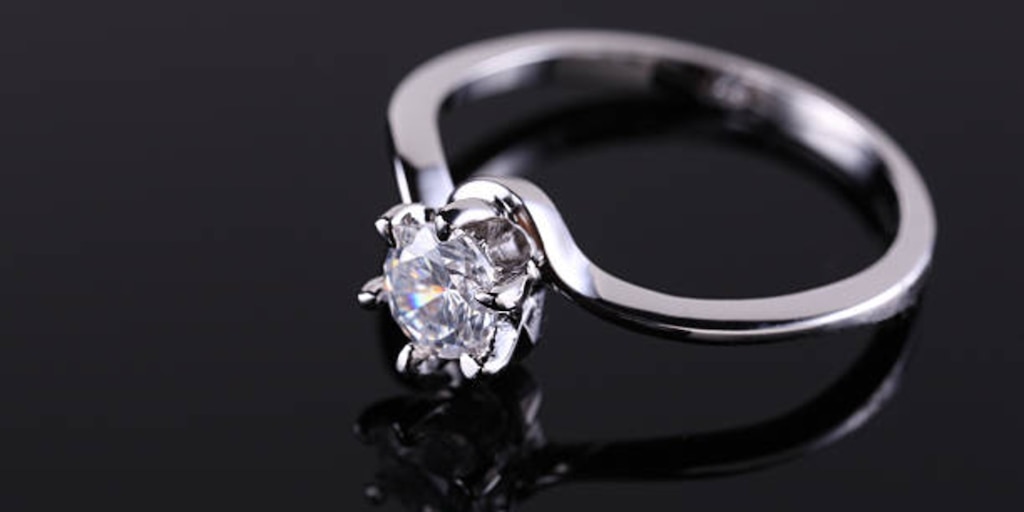 ¿Cómo identificar si una joya es de plata auténtica?