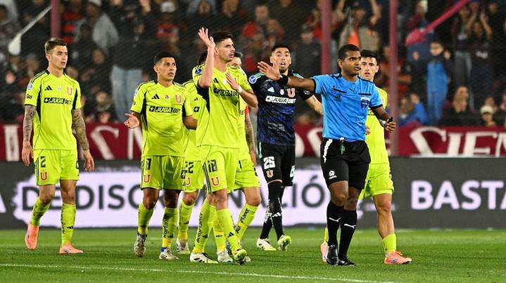 “Asqueroso”: en Chile estallaron de bronca contra el árbitro y la Conmebol por la eliminación de la U en la Copa Sudamericana