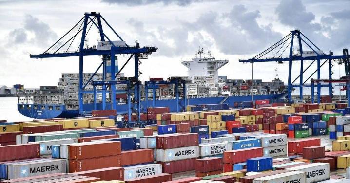 La eurozona se asoma al abismo del déficit tras la caída del superávit comercial