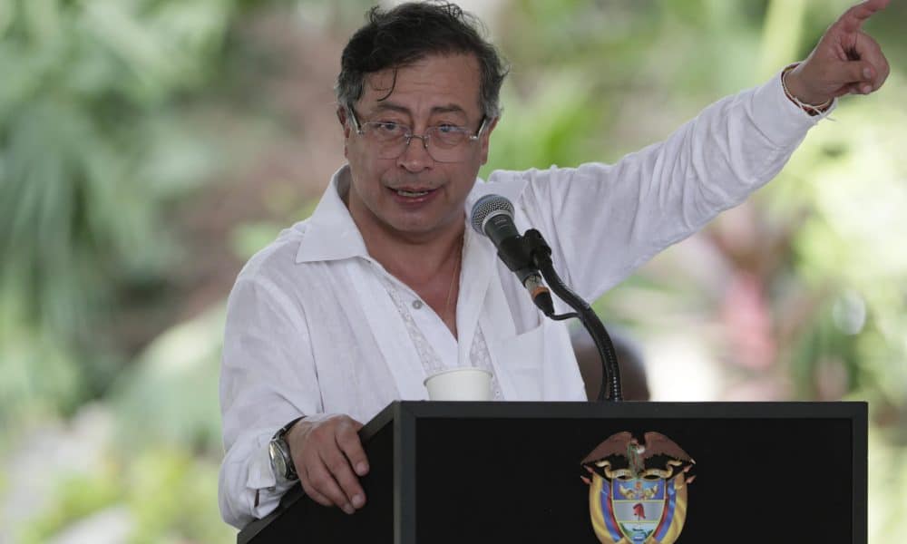 El presidente de Colombia afirma que a Boluarte “la traición se la pagaron con traición”