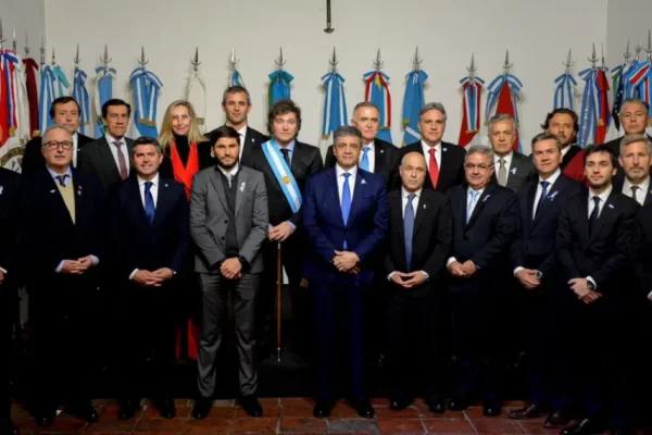 AQUÍ ESTÁN ESTOS SON! Los gobernadores invitados a la mesa de Javier Milei