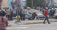 Grave accidente de tránsito en el puente de la Novena: vehículo terminó volcado en Bucaramanga