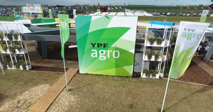 Detrás de un socio: YPF tienta a grandes empresas para su negocio de agro