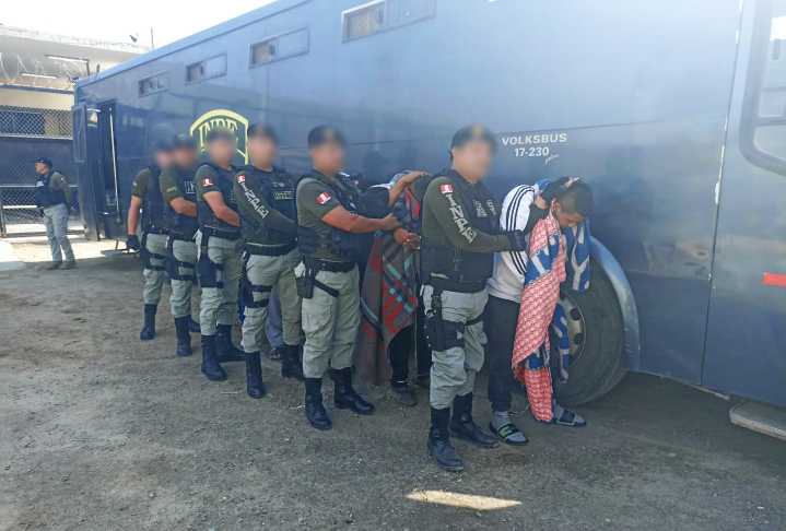 INPE traslada a 17 internos del penal de Piura por seguridad penitenciaria