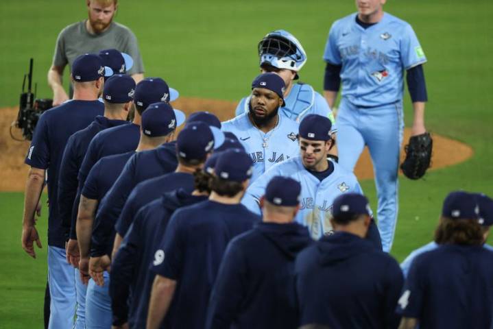 Jays shake off marathon loss, dump Dodgers to even World Series