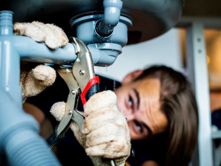 Para qué sirve echar bicarbonato de sodio y vinagre en las cañerías: la fórmula infalible recomendada por expertos