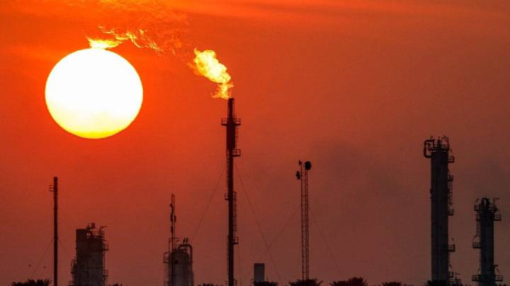 Chinese State Oil Companies Suspend Russian Oil Purchases After US Sanctions: Report