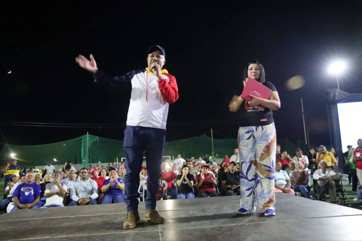 Fiesta comunal en Barcelona por los 13 años del Golpe de Timón