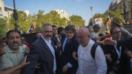 Los mossos investigados por la fuga de Puigdemont no quieren que se identifique a la comitiva que "confundió" a los agentes