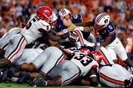 No. 10 Georgia forces a goal-line fumble to seize momentum and beat Auburn 20