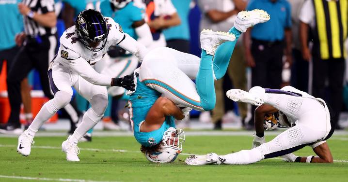 Lamar Jackson throws 4 TDs as Baltimore Ravens rout Miami Dolphins 28
