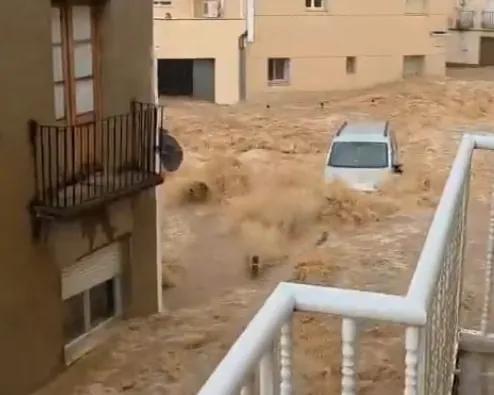 La Generalitat declara la situación de emergencia en cinco comarcas del sur de Cataluña por las lluvias torrenciales y suspende las clases