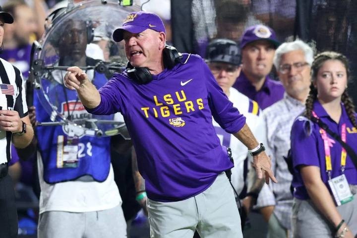 Deadspin | Reports: LSU fires Brian Kelly