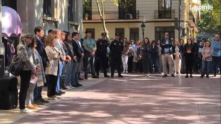 Decenas de personas se concentran en Xàtiva para recordar a las víctimas de la dana