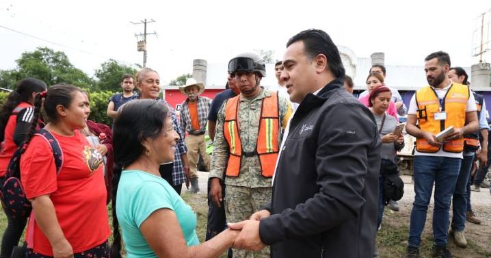 Supervisa Luis Nava entrega de apoyos a familias afectadas por lluvias en la Sierra Gorda