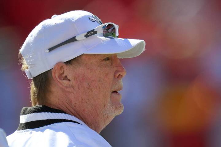 Raiders’ Mark Davis says Pete Carroll’s job is safe