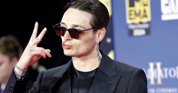 "Ella baila sola" de Peso Pluma desata debate tras reconocimiento de Rolling Stone
