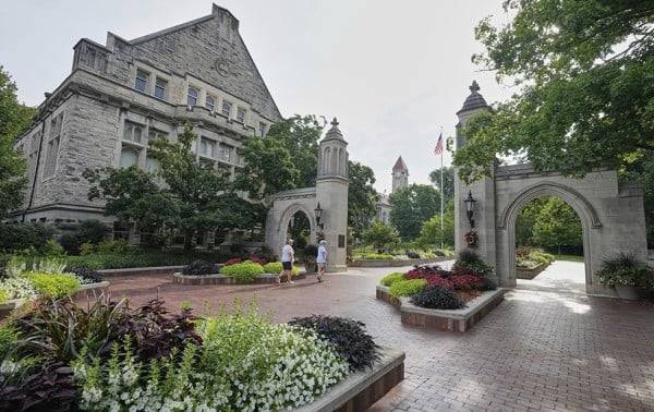 Universidad de Indiana despide a un asesor de periódico estudiantil que se negó a bloquear noticias