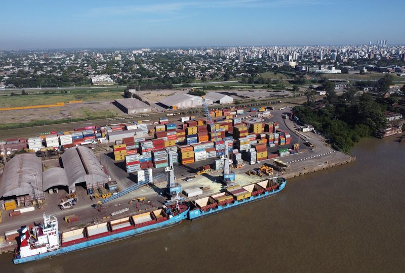 Argentina lifts export taxes on aluminum, steel, and derivatives until year