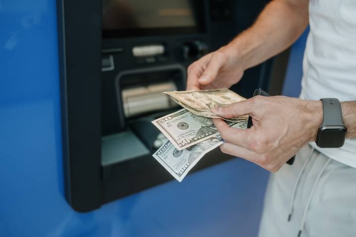 Dear Annie: I’m not sure I can trust my husband after he secretly dipped into our emergency fund