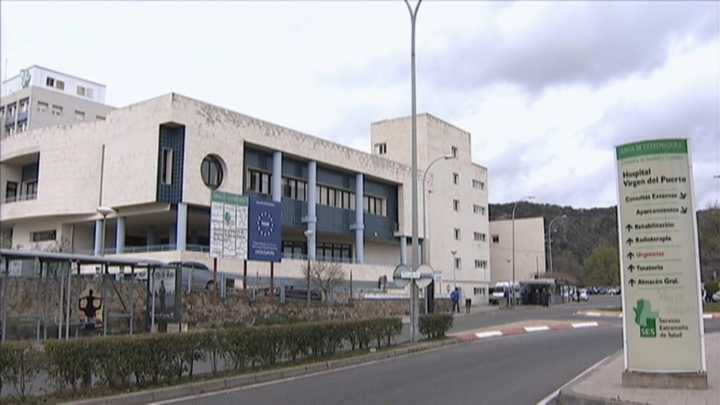 Tres personas heridas, una de ellas grave, en una colisión entre dos coches en Tejeda de Tiétar More