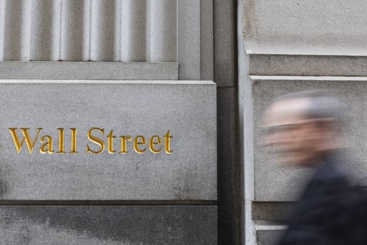 Wall Street impulsa acciones y bonos argentinos tras la victoria de Milei