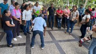 Desplazados por la violencia de Sinaloa y Chihuahua se manifiestan en Palacio de Gobierno, en Culiacán