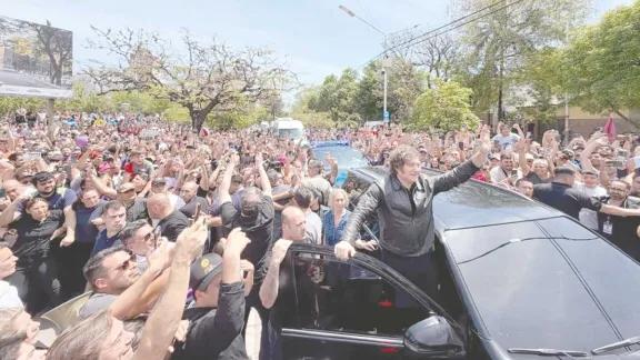 Milei se presentó en actos de campaña en Chaco y Corrientes