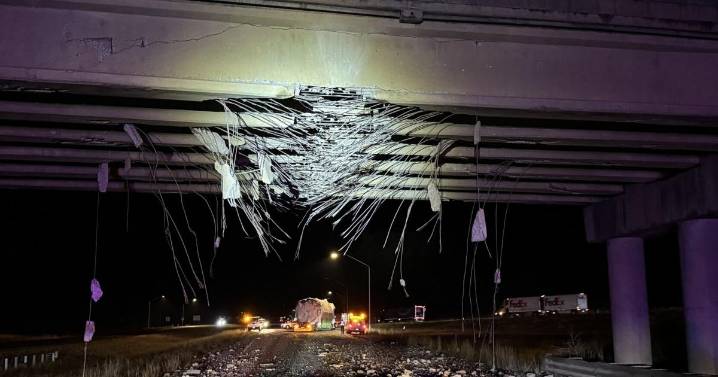 I-90 westbound closed near Cle Elum after oversized load crash
