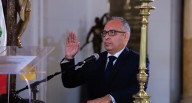 Ministro Cavero niega que se haya otorgado licencia de conducir a persona invidente durante su gestión en el MTC