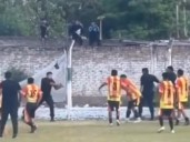 Escándalo en Salta: un policía sacó su arma y se enfrentó a los jugadores al final de un partido de fútbol