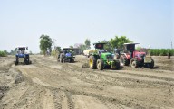 After floods, Punjab farmers struggle to reclaim silt