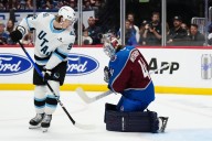 Deadspin | Nathan MacKinnon's 3rd-period goal pushes Avalanche past Mammoth