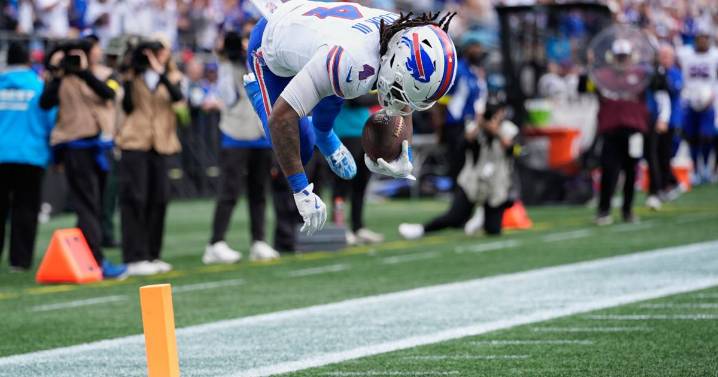 James Cook scores 2 TDs, rushes for career-high 216 yards as Bills rout Panthers 40