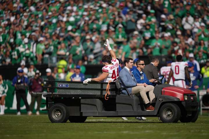 Giants rookie running back Cam Skattebo suffers dislocated right ankle against Eagles