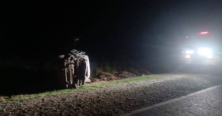 Tragedia en Ruta 7, cerca de El Chañar: murió un hombre tras protagonizar un vuelco, habría un herido