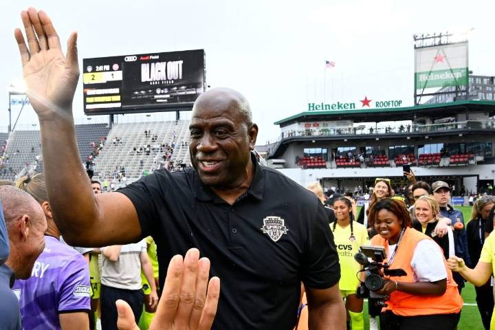 Billionaire Magic Johnson Honors Over 100 People After $9 Billion Company’s Deal Months after the partnership announcement, NBA legend Magic Johnson came to the University to honor over 100 people Pra