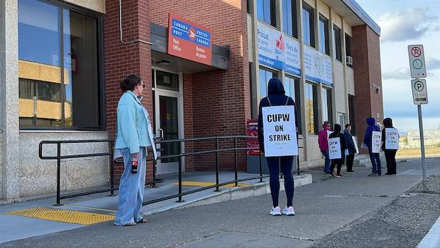 Fort St. John postal workers back to work after 32