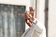Pope Leo urges news outlets not to 'sell out' for click