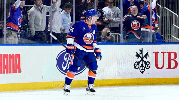 Horvat scores hat trick, Islanders defeat Oilers for 1st win