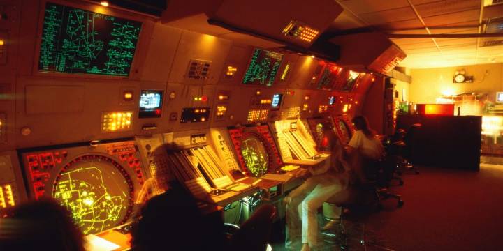 The government shutdown spotlights America's air traffic controller shortage—but those who qualify can make $145,000 every year