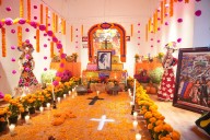 Ayuntamiento de Tlaxcala dedica su ofrenda monumental al maestro Desiderio Hernández Xochitiotzin