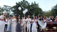 Entre globos y palomas blancas, despiden al cantante B King