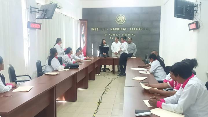 Entrega INE reconocimientos al personal de Módulos de Atención Ciudadana