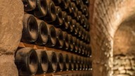 ¿Para qué sirve realmente el misterioso hueco en la base de las botellas de vino?
